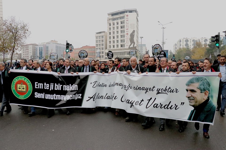 Diyarbakır'da Tahir Elçi karanfillerle anıldı - 2