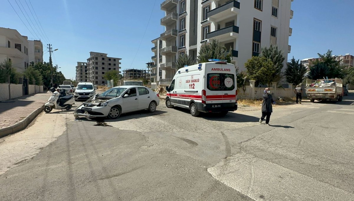 Adıyaman'da otomobil ile kamyonet çarpıştı: 2 yaralı