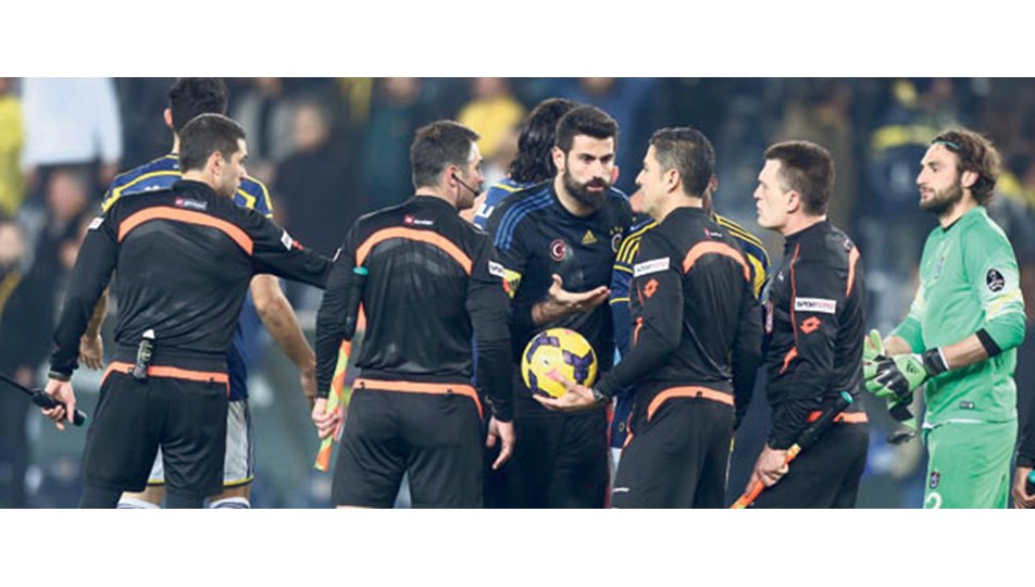 Volkan Demirel maç sonu hakeme küfür ettiği iddiasıyla rapor edildi