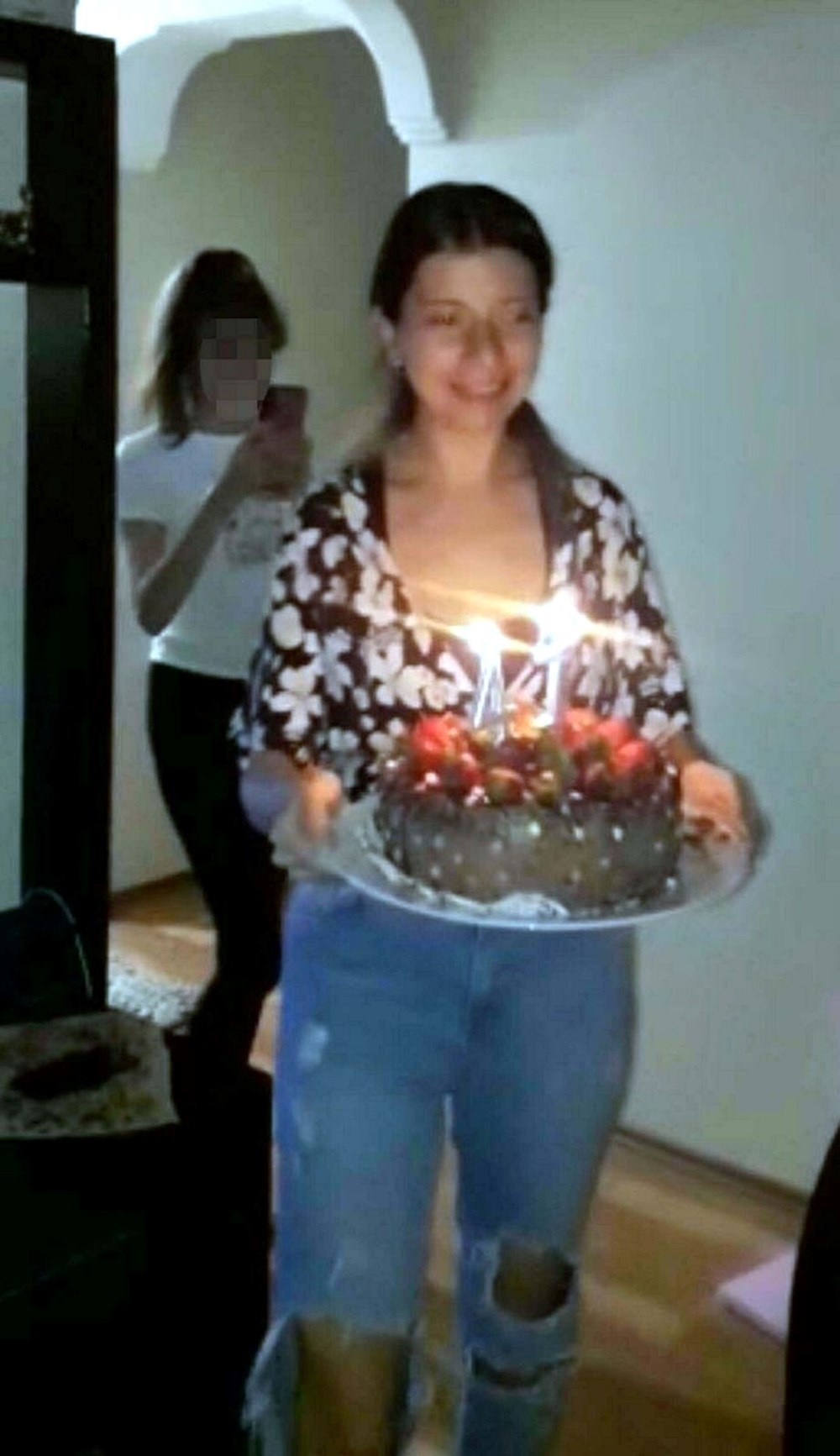 Üst geçide asılan pankartla Ezgi'nin katilini arıyorlar - 4