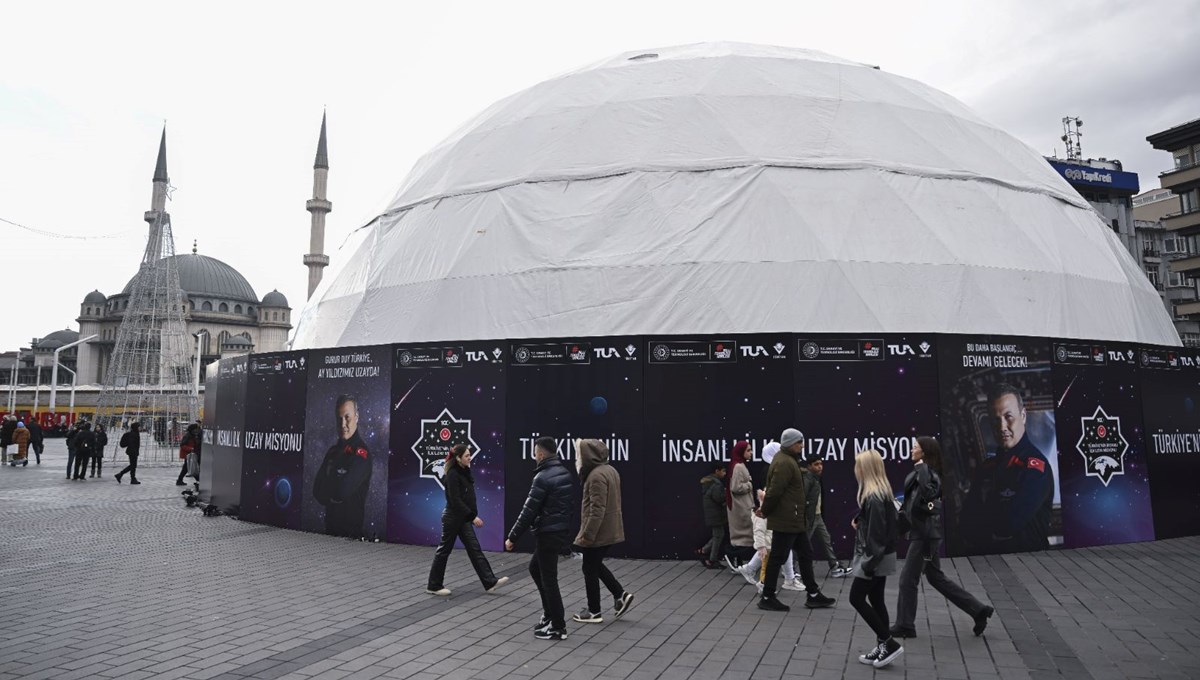 Nefesler tutuldu: İlk insanlı uzay yolculuğu meydanlardan izlenecek Nefesler tutuldu: İlk insanlı uzay yolculuğu meydanlardan izlenecek