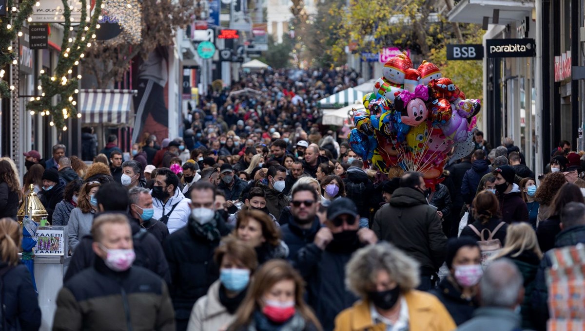 Omicron varyantının yayıldığı Yunanistan'da tedbirler sıkılaştırıldı