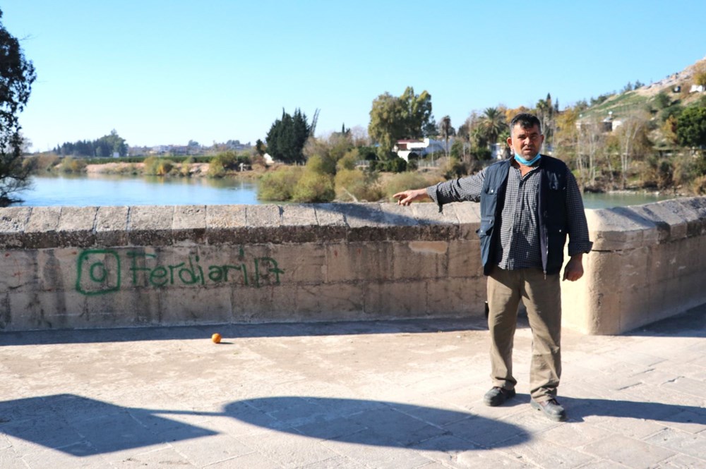 Misis Köprüsü’ne sprey boya ile yazı yazdılar - 6