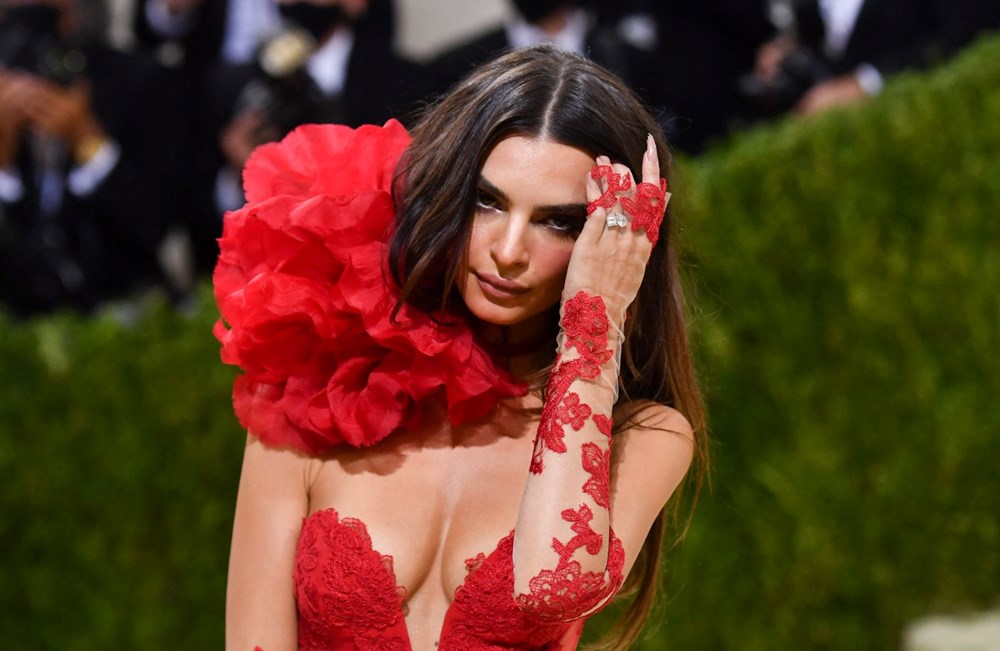 Tarihi uzay yolculuğunu yerden yere vurdu! Model Emily Ratajkowski'den tepki - 5