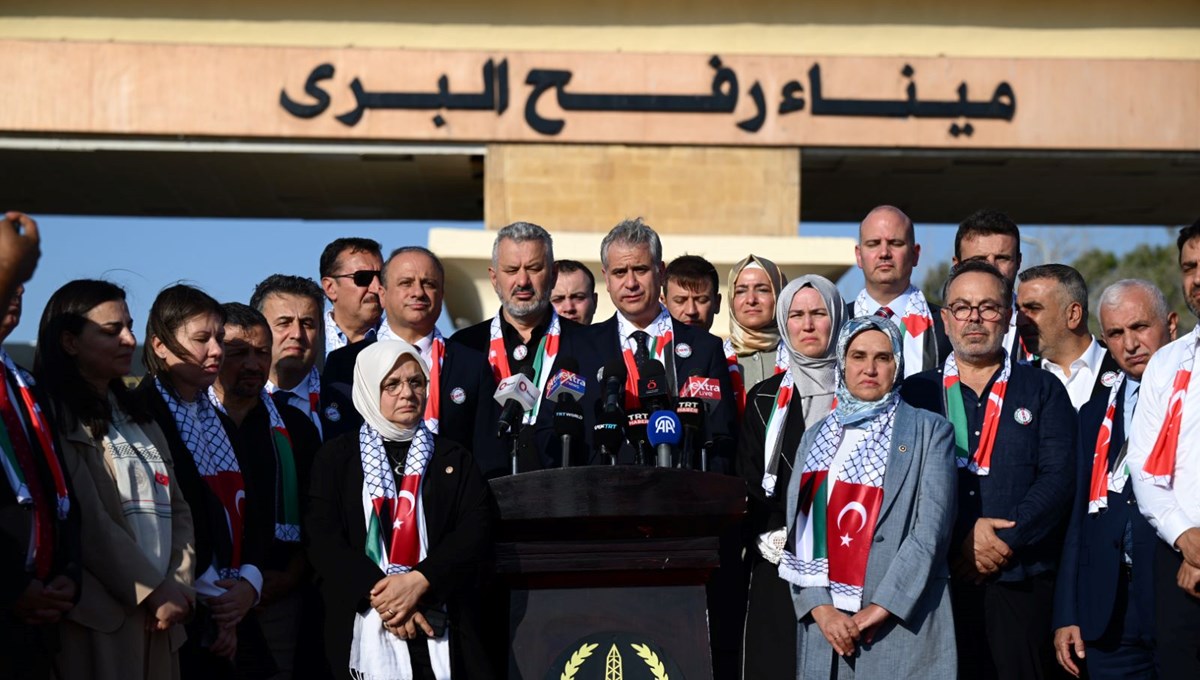 AK Parti heyeti Refah Sınır Kapısı'nda