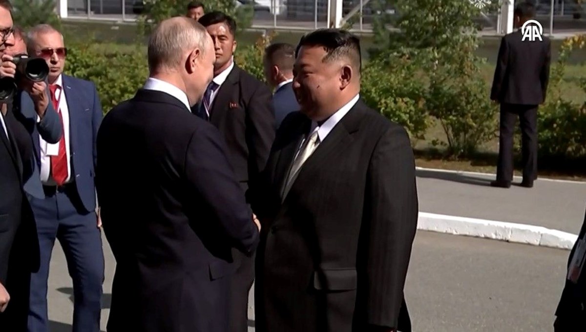 Putin, Kuzey Kore lideri Kim ile bir araya geldi Putin, Kuzey Kore lideri Kim ile bir araya geldi