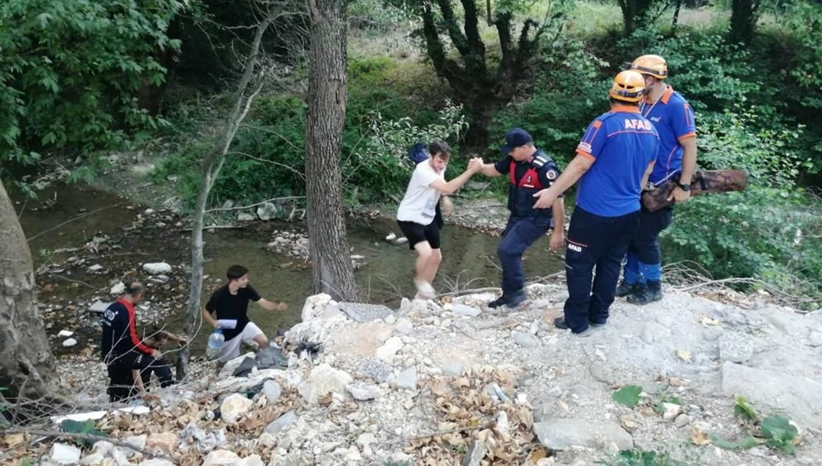 Balık tutmaya giden gençler dağda mahsur kaldı Balık tutmaya giden gençler dağda mahsur kaldı