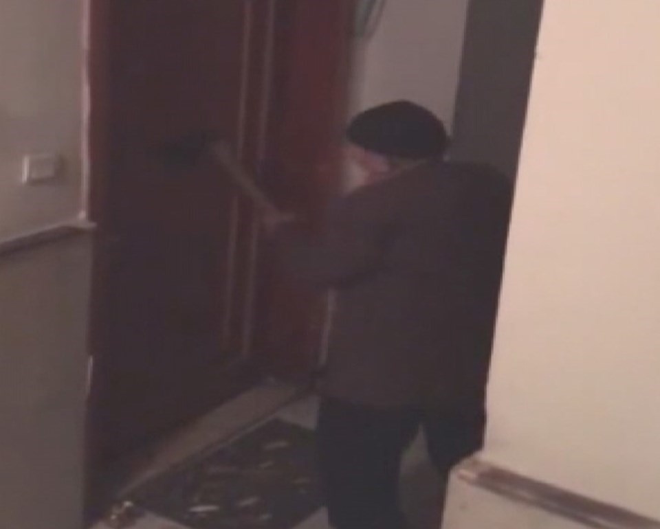 İstanbul'da kiracının kapısını kıran baltalı ev sahibine hapis cezası - 2