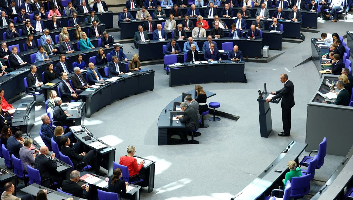 Alman parlamentosunda giriş kartı krizi