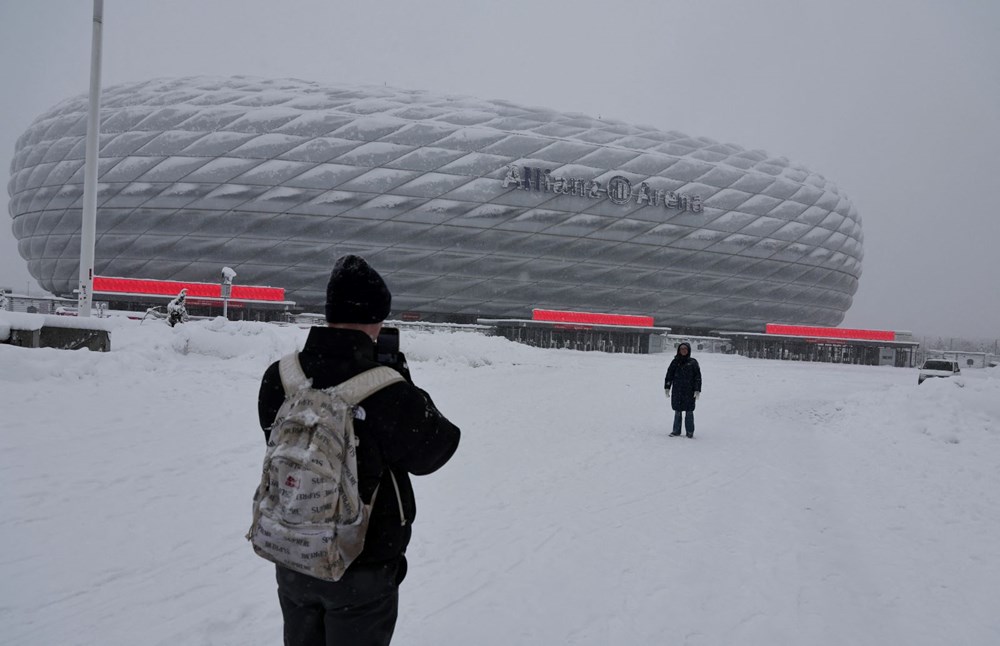 Almanya'da kar esareti: Uçuşlar iptal edildi, tren ve otobüsler çalışmadı - 7