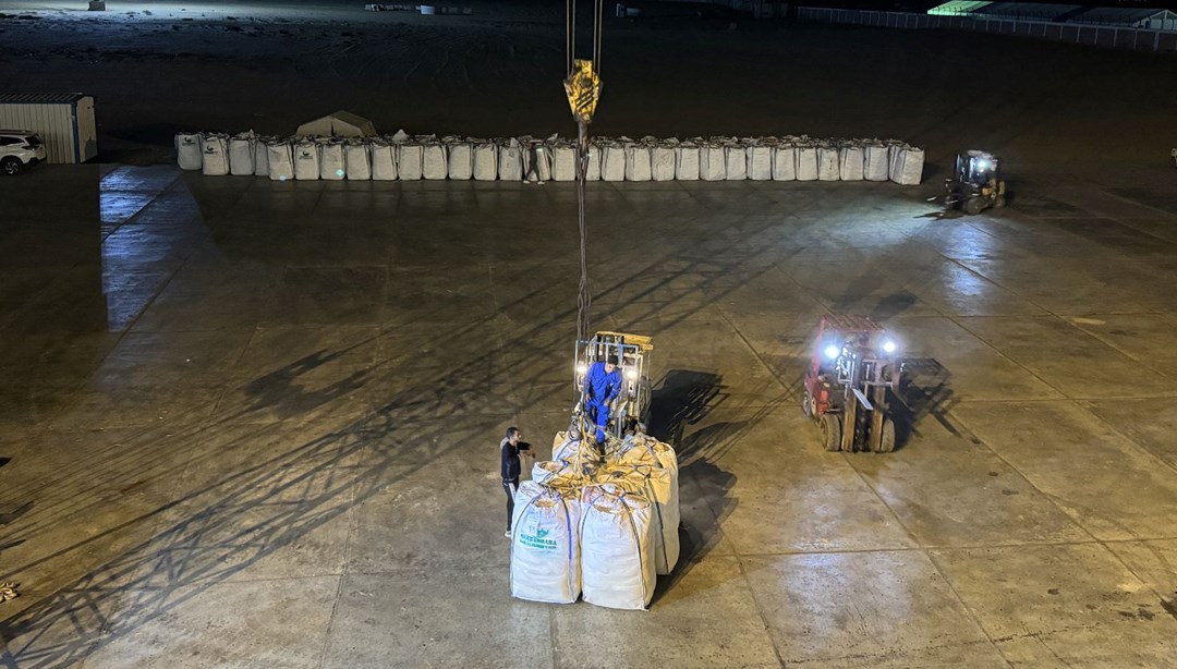Türkiye'den Gazze'ye insani yardım taşıyan 9. gemi Mısır'da | Yardım malzemelerinin indirilmesine başlandı