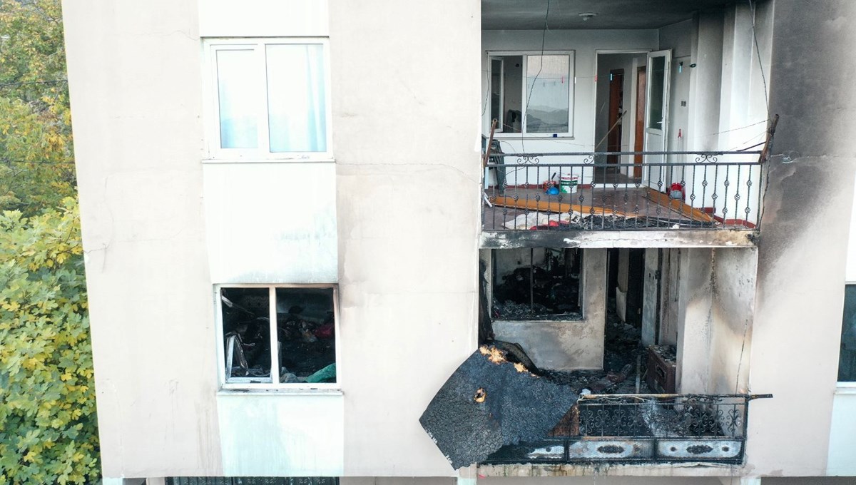 Bursa'da yangın faciası: 8'i çocuk 9 kişi hayatını kaybetti Bursa'da yangın faciası: 8'i çocuk 9 kişi hayatını kaybetti