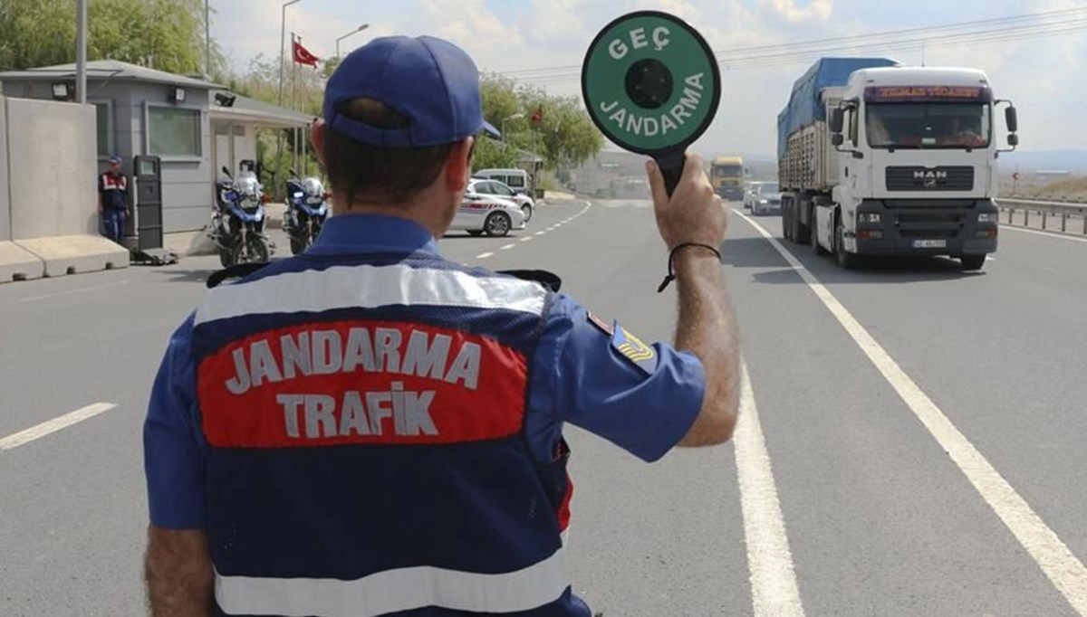 Van’da 68 araç trafikten men edildi Van’da 68 araç trafikten men edildi