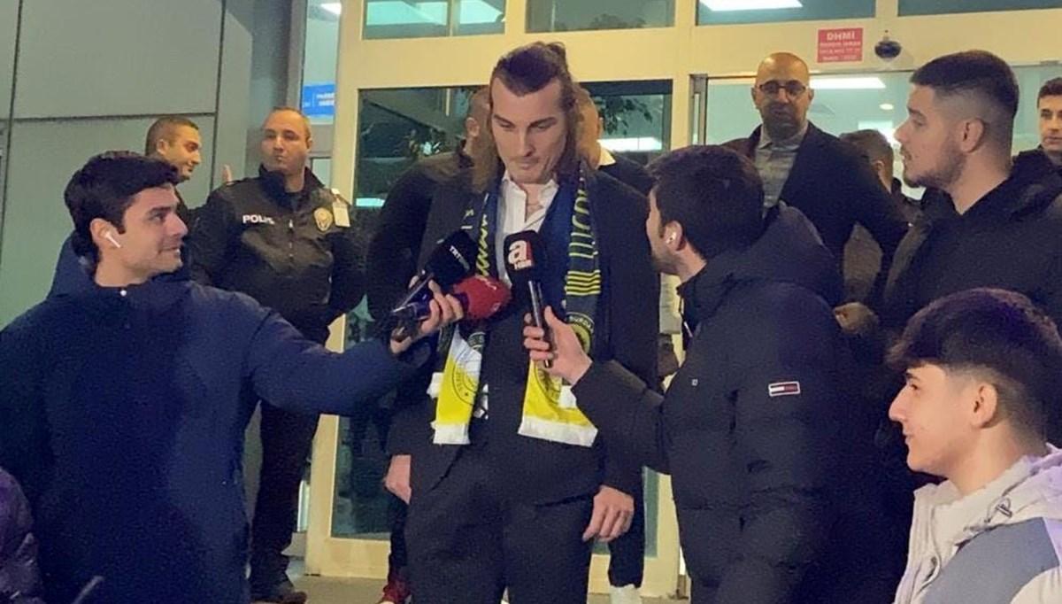 Milli futbolcu Çağlar Söyüncü, Fenerbahçe için İstanbul'da