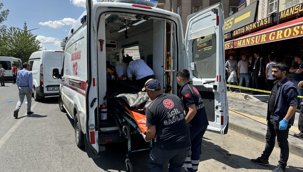 Kuzenlerin arazi kavgasında kan aktı, 2 kişi yaşamını yitirdi Kuzenlerin arazi kavgasında kan aktı, 2 kişi yaşamını yitirdi