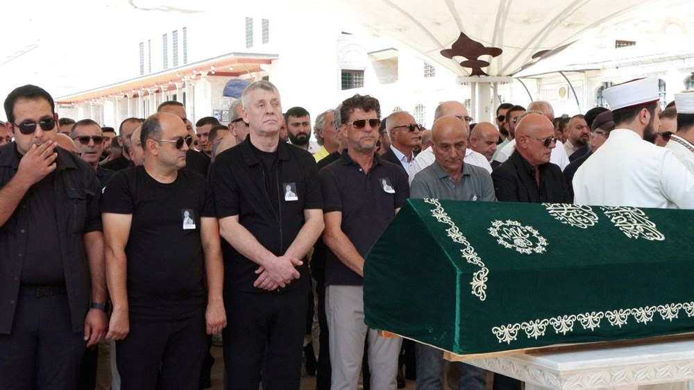 Metin Şentürk'ün acı günü: Kardeşini toprağa verdi - 3