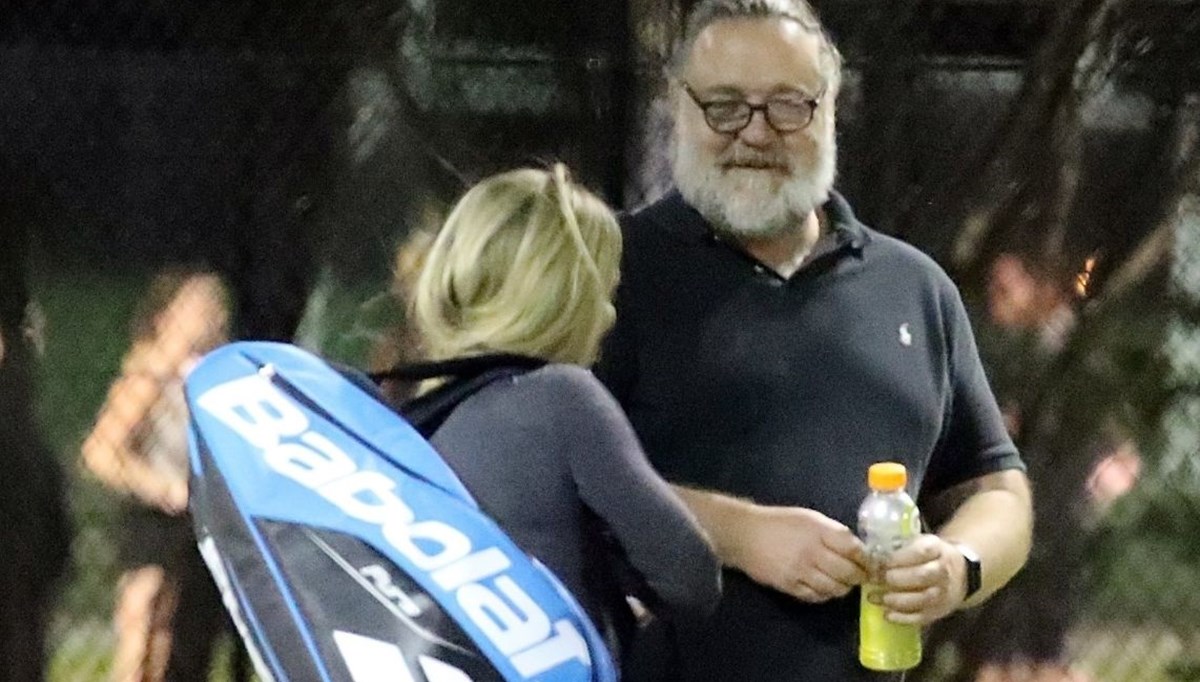 Russell Crowe evlenme teklif etmeden önce zayıflamaya çalışıyor Russell Crowe evlenme teklif etmeden önce zayıflamaya çalışıyor