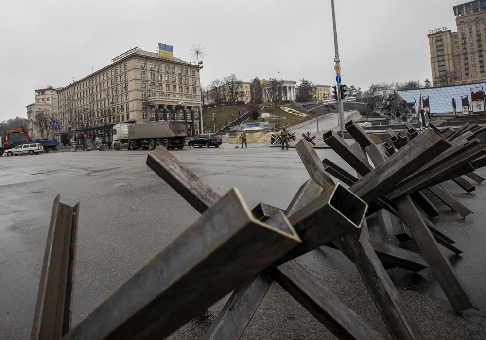 Rusya'nın saldırısı altındaki Kiev'de son durum: Tanklar barikatlarla engellenmeye çalışılıyor - 2