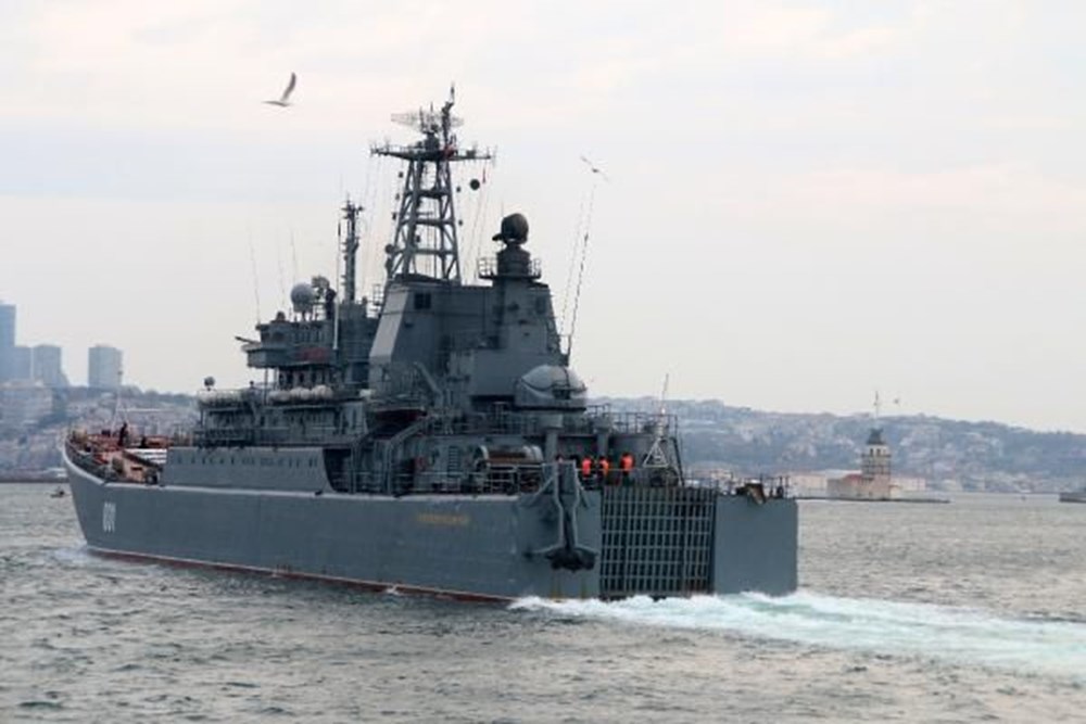 Rus savaş gemileri İstanbul Boğazı'ndan geçti - 2