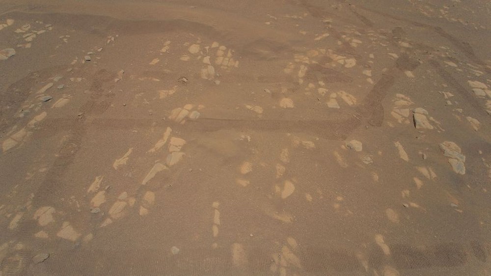Ingenuity gönderdi: Mars'ta havadan çekilen ilk renkli fotoğraflar - 1