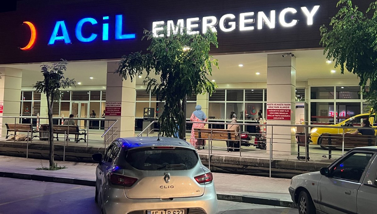 Manisa'da fabrikada gıda zehirlenmesi şüphesiyle 24 kişi hastanelik oldu Manisa'da fabrikada gıda zehirlenmesi şüphesiyle 24 kişi hastanelik oldu