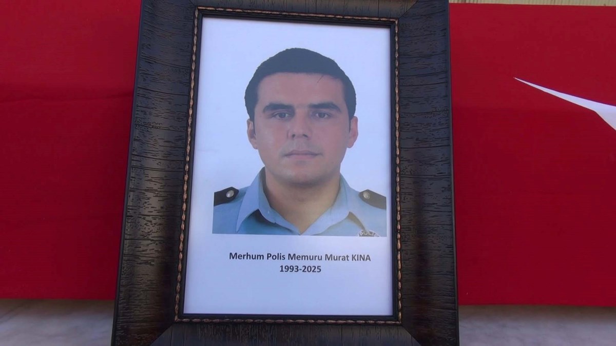 Polis memuru Murat Kına