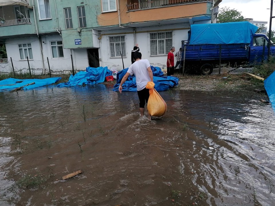 Samsun'da şiddetli yağış su baskınlarına yol açtı - 3