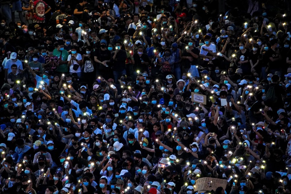 Tayland'da öğrenciler bir aydır sokakta: Açlık Oyunları işareti - 7