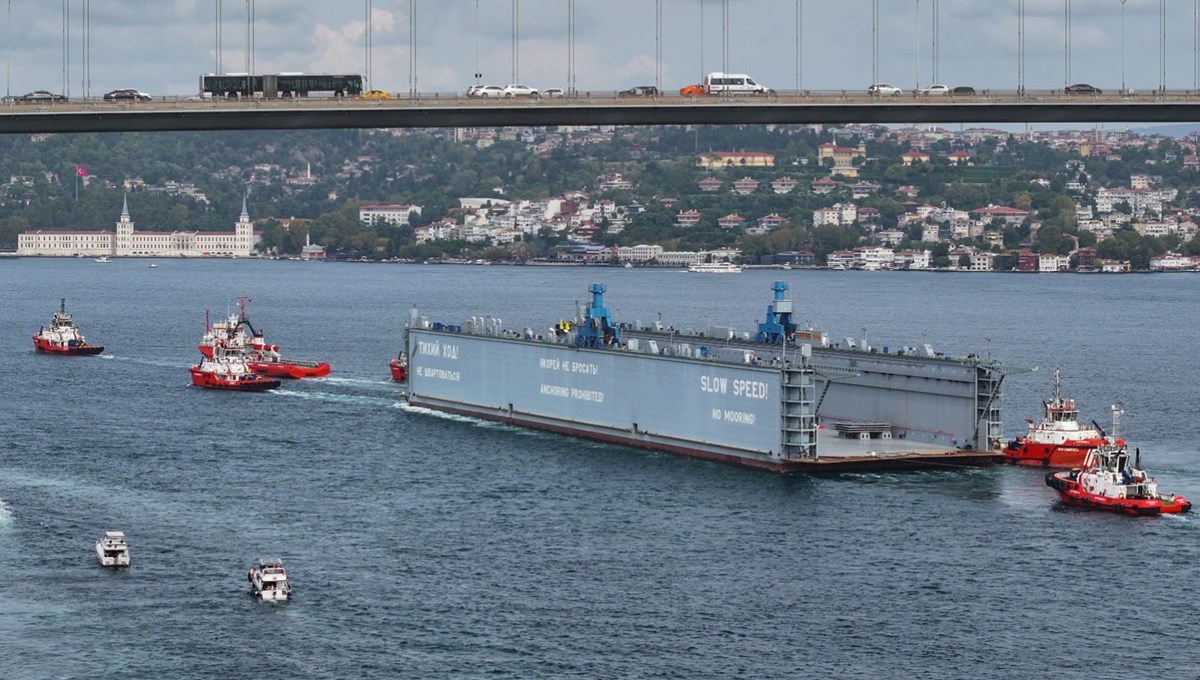 Yüzer havuzla 392 metrelik yedekli geçiş: Gemi trafiği askıya alındı Yüzer havuzla 392 metrelik yedekli geçiş: Gemi trafiği askıya alındı