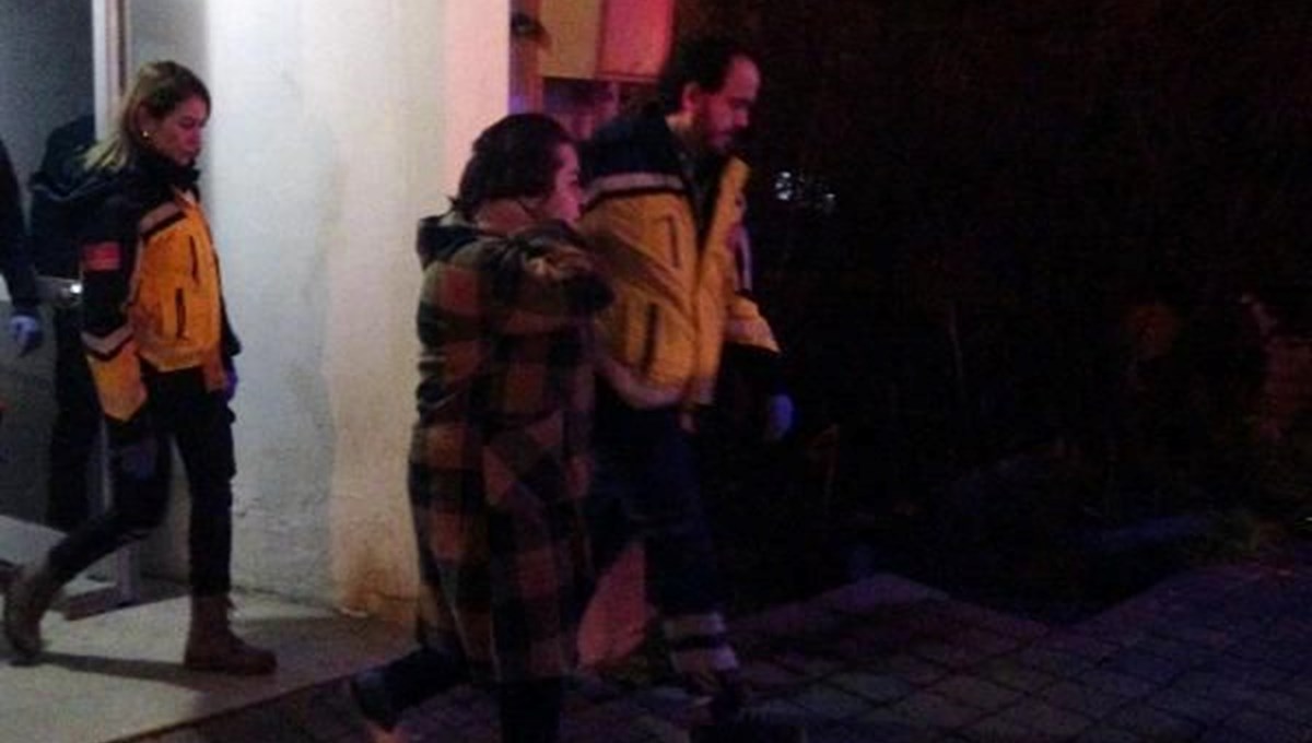 Sigara içerken uyuyakaldı: Dumandan etkilendi Sigara içerken uyuyakaldı: Dumandan etkilendi