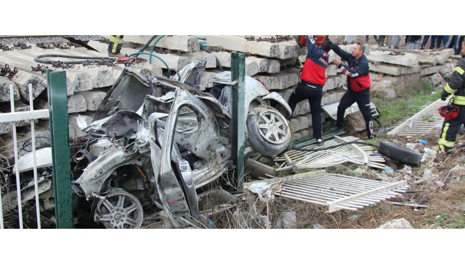 Manisa'da trafik kazası: 4 ölü, 2 yaralı