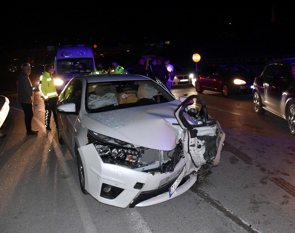 Kırıkkale'de iki otomobil çarpıştı: 8 yaralı - 1