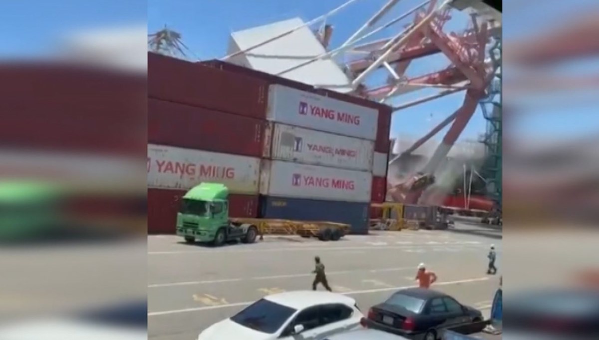 Geminin çarptığı vinç işçilerin üzerine devrildi