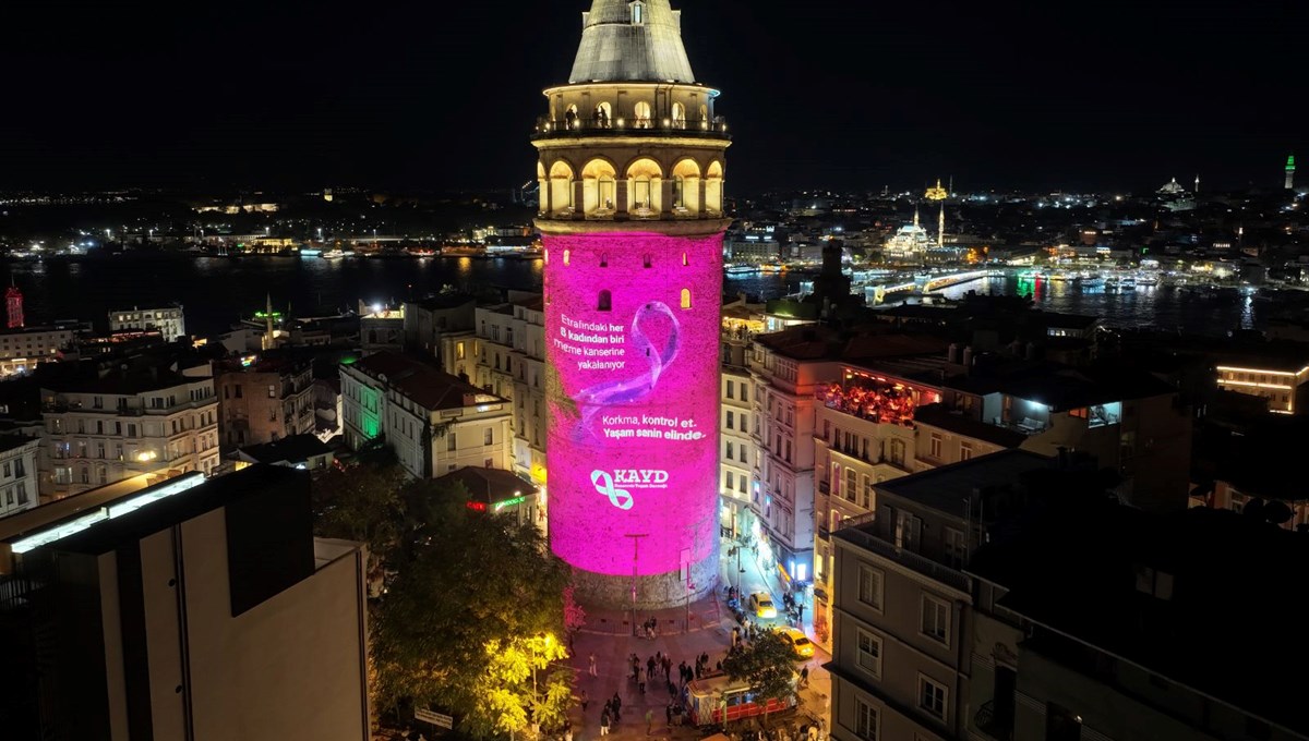 Galata Kulesi pembe renkle aydınlatıldı Galata Kulesi pembe renkle aydınlatıldı