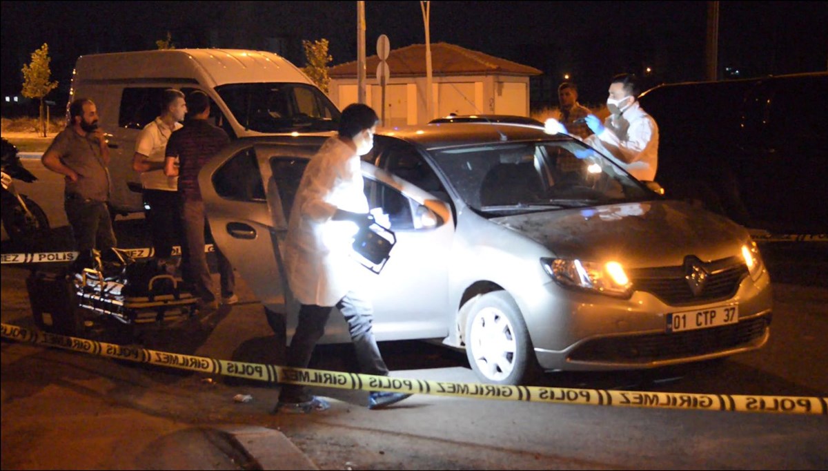 Diyarbakır'da otomobilde ceset bulundu, ihbarı yapan 2 şüpheli gözaltına alındı Diyarbakır'da otomobilde ceset bulundu, ihbarı yapan 2 şüpheli gözaltına alındı