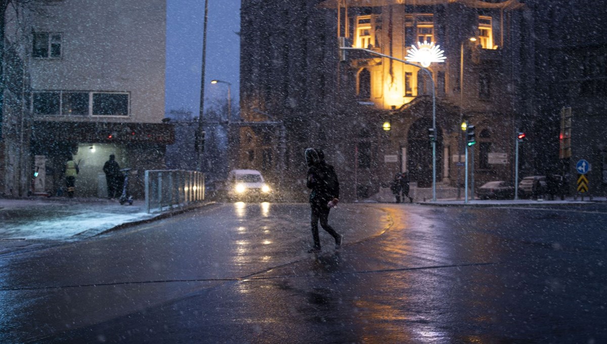 Ankara'da kar yağışı etkili oluyor