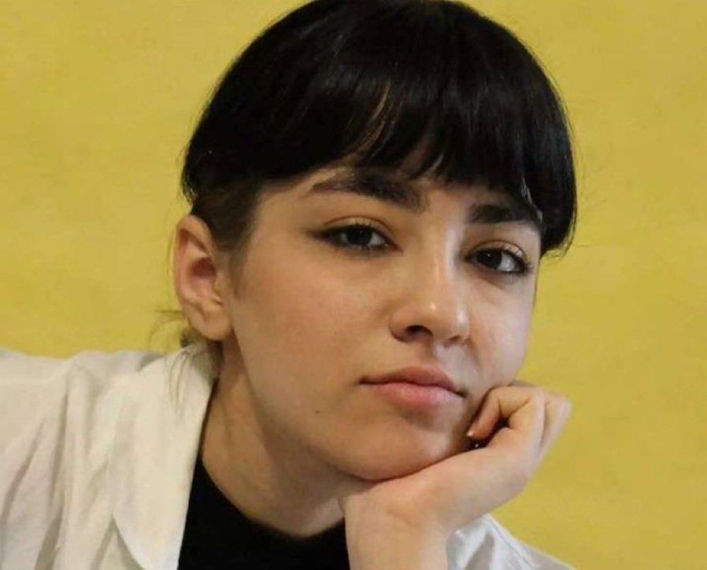İran'da Mahsa Amini'nin ardından Nika Shakarami adlı 16 yaşındaki genç kızın ölümü öfke yarattı: Kafatası ezildi, cesedi çalındı - 2