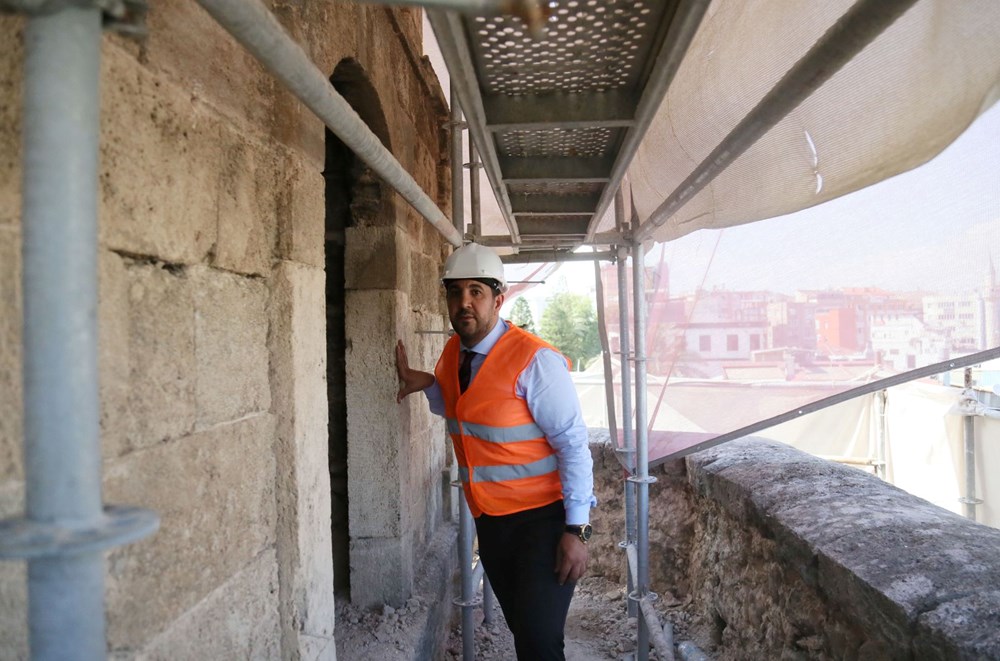 Antalya'daki tarihi saati çalıp plastik takmışlar - 7