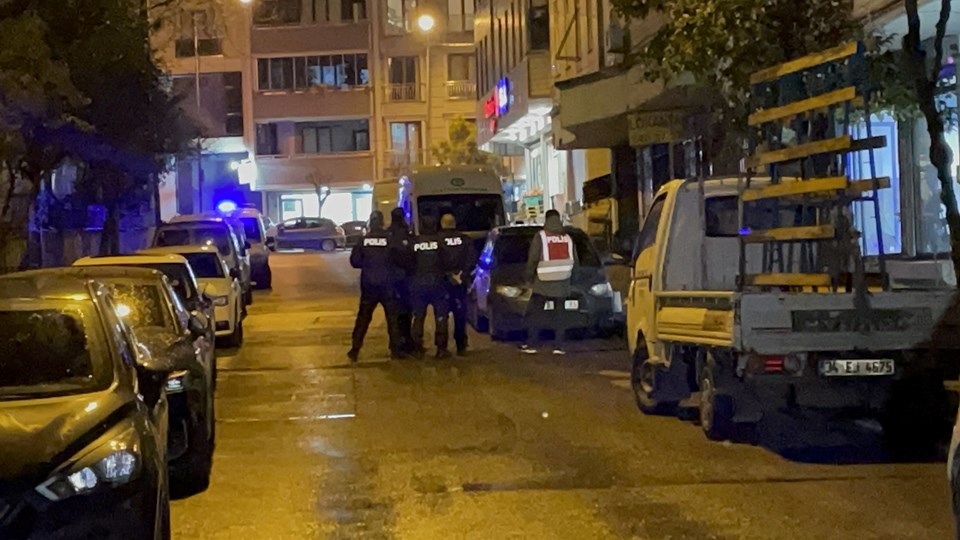 İstanbul'da iş yerine uzun namlulu silahla saldırı: 1'i ağır 3 yaralı - 1