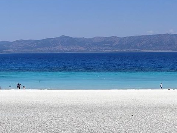 turkiye nin maldivleri salda golu nun dogal guzelligi havadan goruntulendi ntv