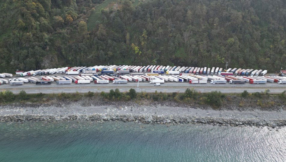 Sarp "sinir" kapısı: TIR sürücüleri günlerdir bekliyor