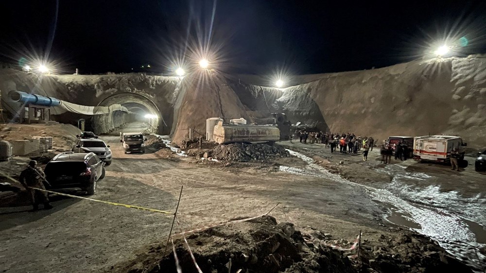 Van'da inşaatı süren tünelde göçük: 2 işçi hayatını kaybetti - 3