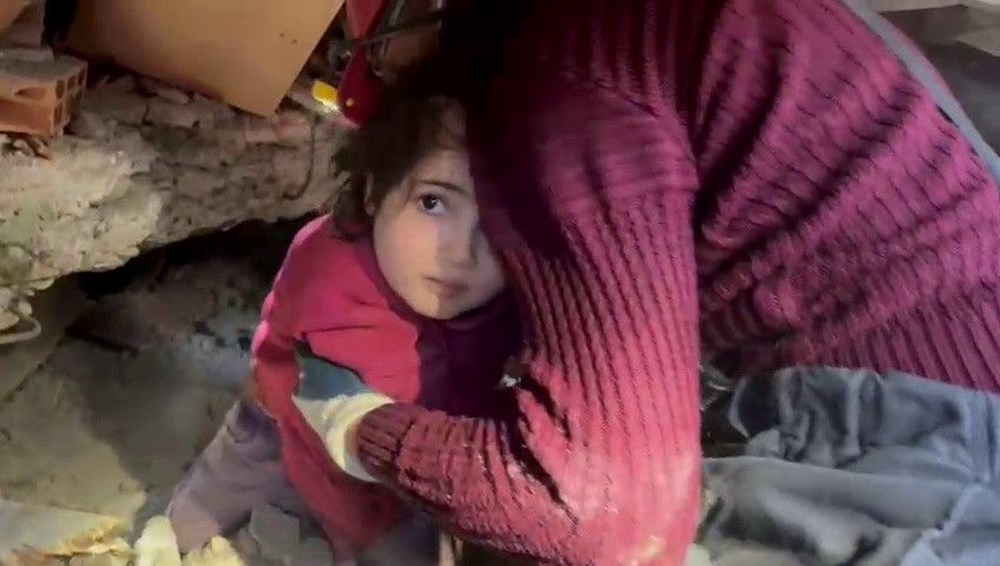 Enkaz altındakiler için zamana karşı yarış - 20