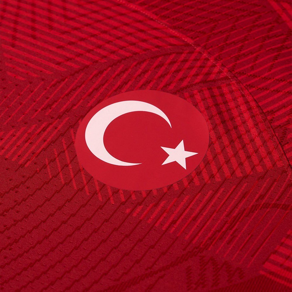 Türkiye A Milli Futbol Takımı'nın yeni formaları tanıtıldı - 5
