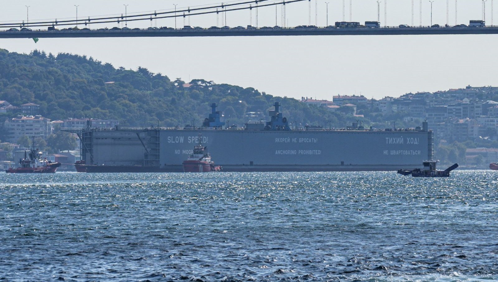 Dev yüzer havuz yeniden İstanbul Boğazı'nda