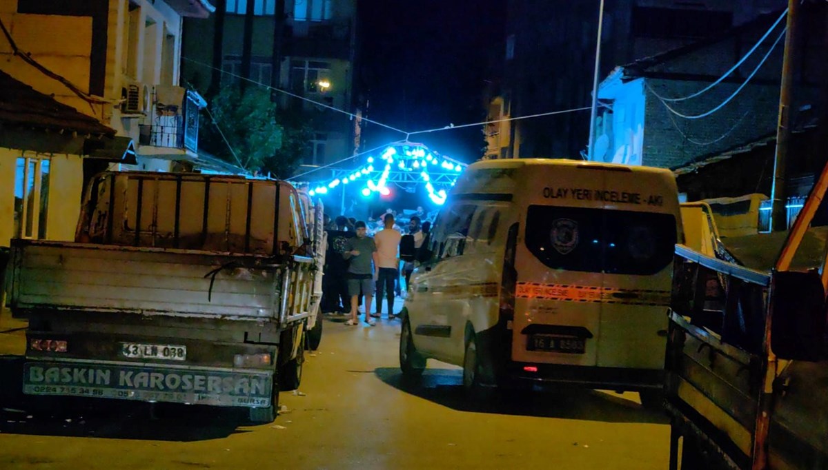 16 yaşındaki kız 10 yaşındaki çocuğu dövüp babasını bıçakladı 16 yaşındaki kız 10 yaşındaki çocuğu dövüp babasını bıçakladı