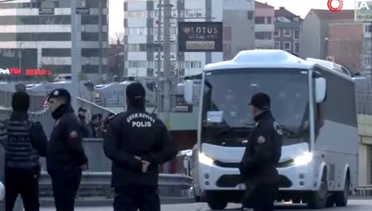 Ekrem İmamoğlu Çağlayan Adliyesi'ne böyle getirildi