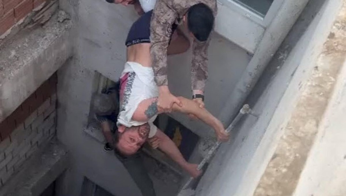Eşini ve 2 çocuğunu rehin alan firari hükümlü böyle yakalandı Eşini ve 2 çocuğunu rehin alan firari hükümlü böyle yakalandı