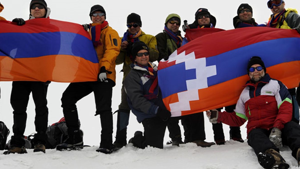 Agri Dagi Na Ermeni Bayragi Dikildi Ntv