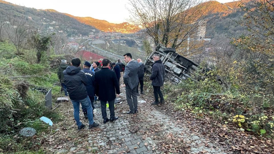 Zonguldak'ta öğrenci servisi şarampole devrildi: 1 ölü, 15 yaralı - 1